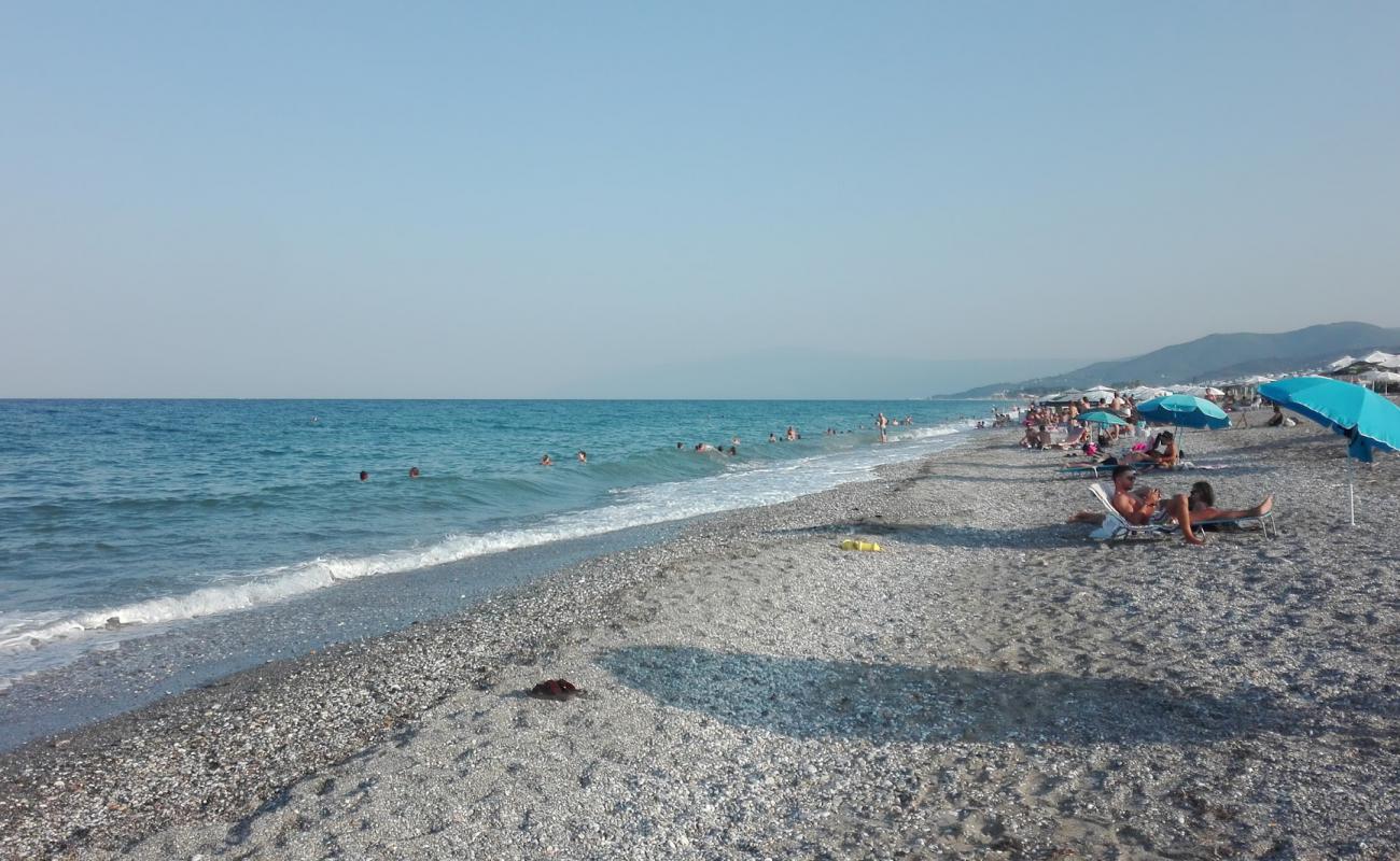 Larissas Beach'in fotoğrafı parlak kum yüzey ile