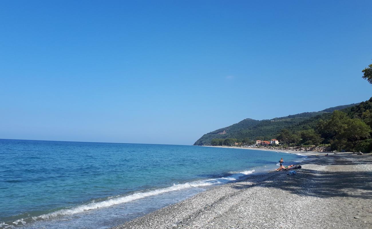 Paliouria beach'in fotoğrafı küçük bej çakıl yüzey ile