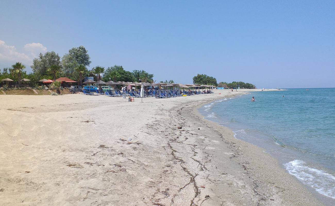 Koulouras beach'in fotoğrafı açık bej kum yüzey ile