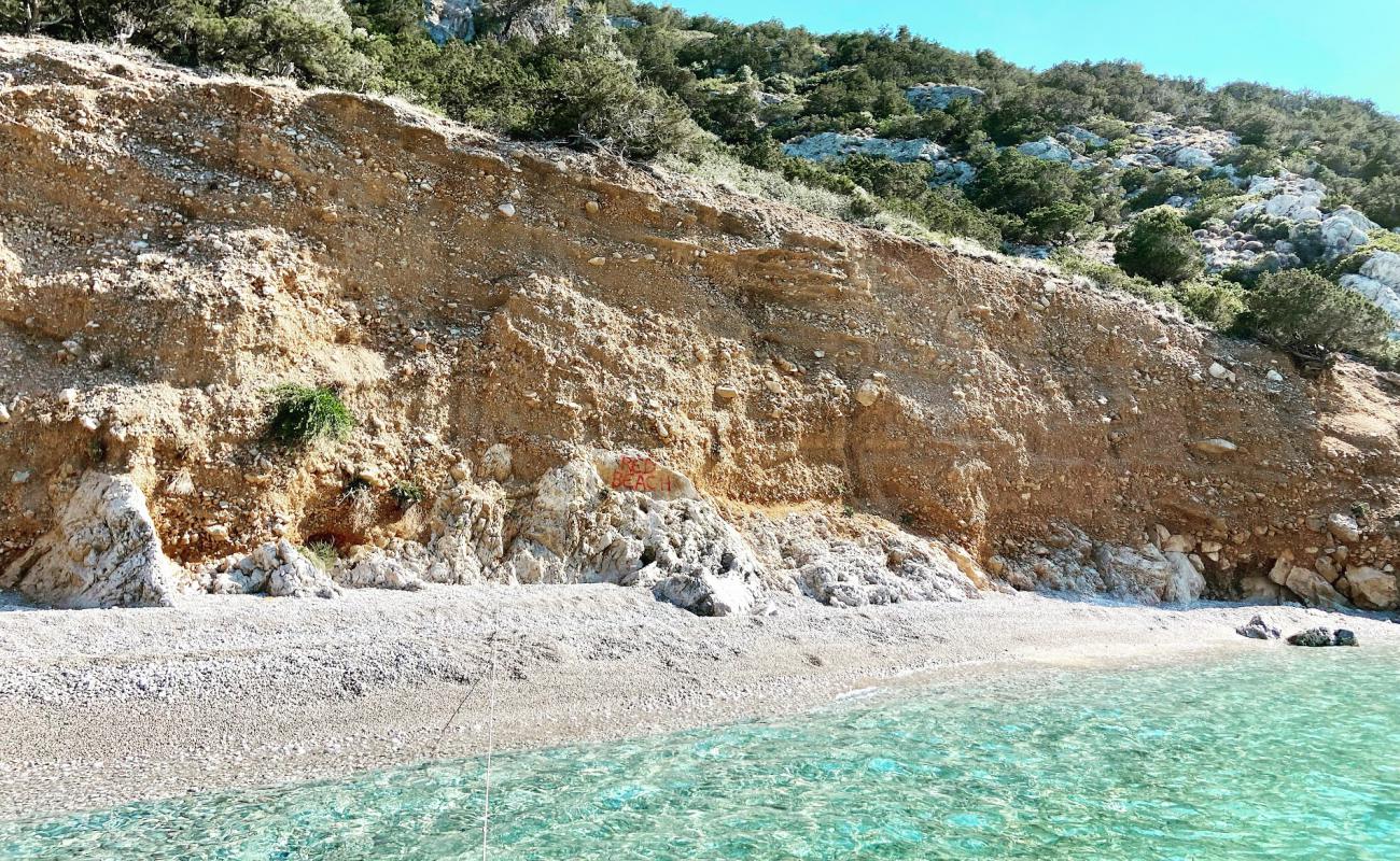 Porto Germeno secret beach'in fotoğrafı gri çakıl taşı yüzey ile
