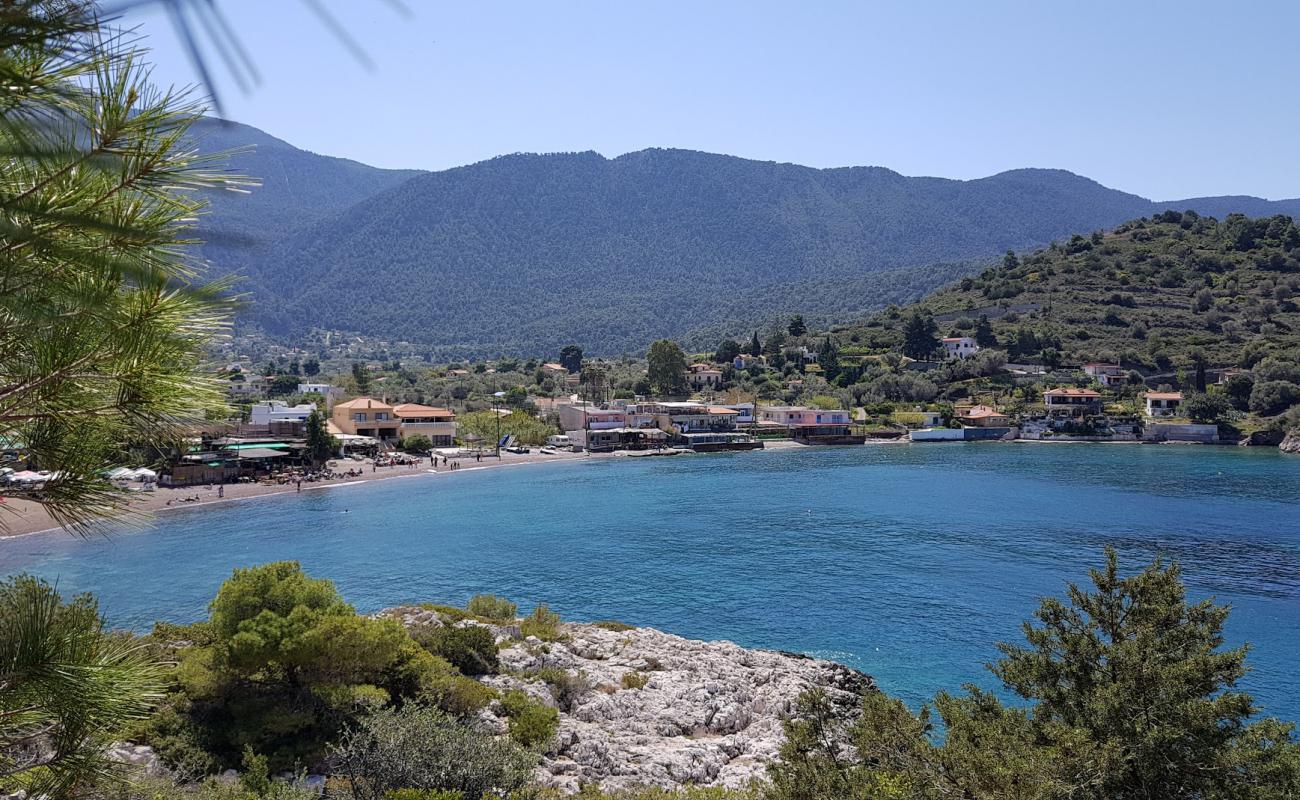 Agios Sotira beach'in fotoğrafı koyu i̇nce çakıl yüzey ile