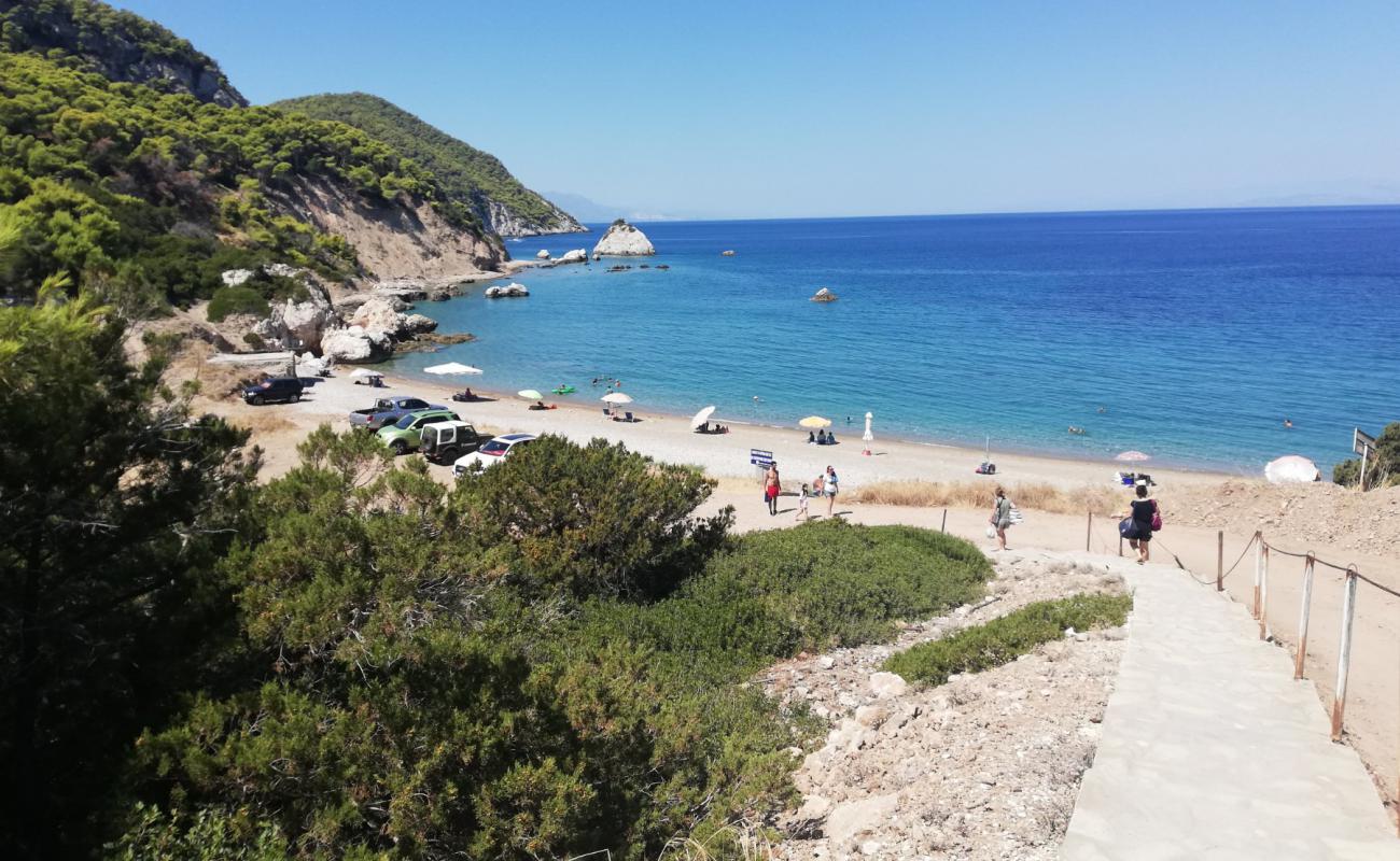 Scalosia beach'in fotoğrafı küçük bej çakıl yüzey ile
