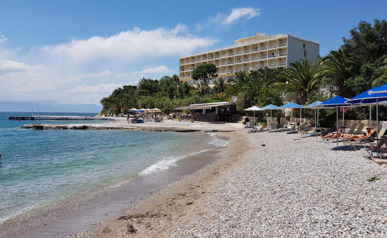 Pappas Loutraki beach'in fotoğrafı küçük gri çakıllar yüzey ile