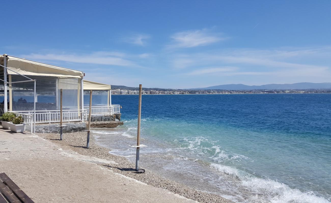 Neraida beach'in fotoğrafı gri ince çakıl taş yüzey ile