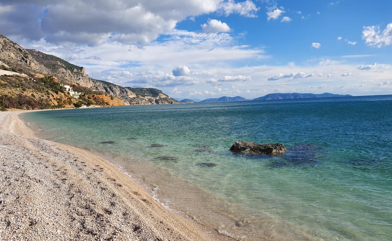 Kinetas 2 beach'in fotoğrafı hafif ince çakıl taş yüzey ile