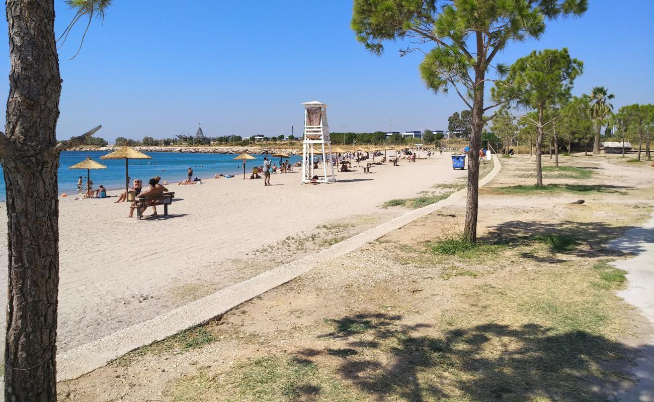 Glyfada Beach'in fotoğrafı siyah kum ve çakıllar yüzey ile
