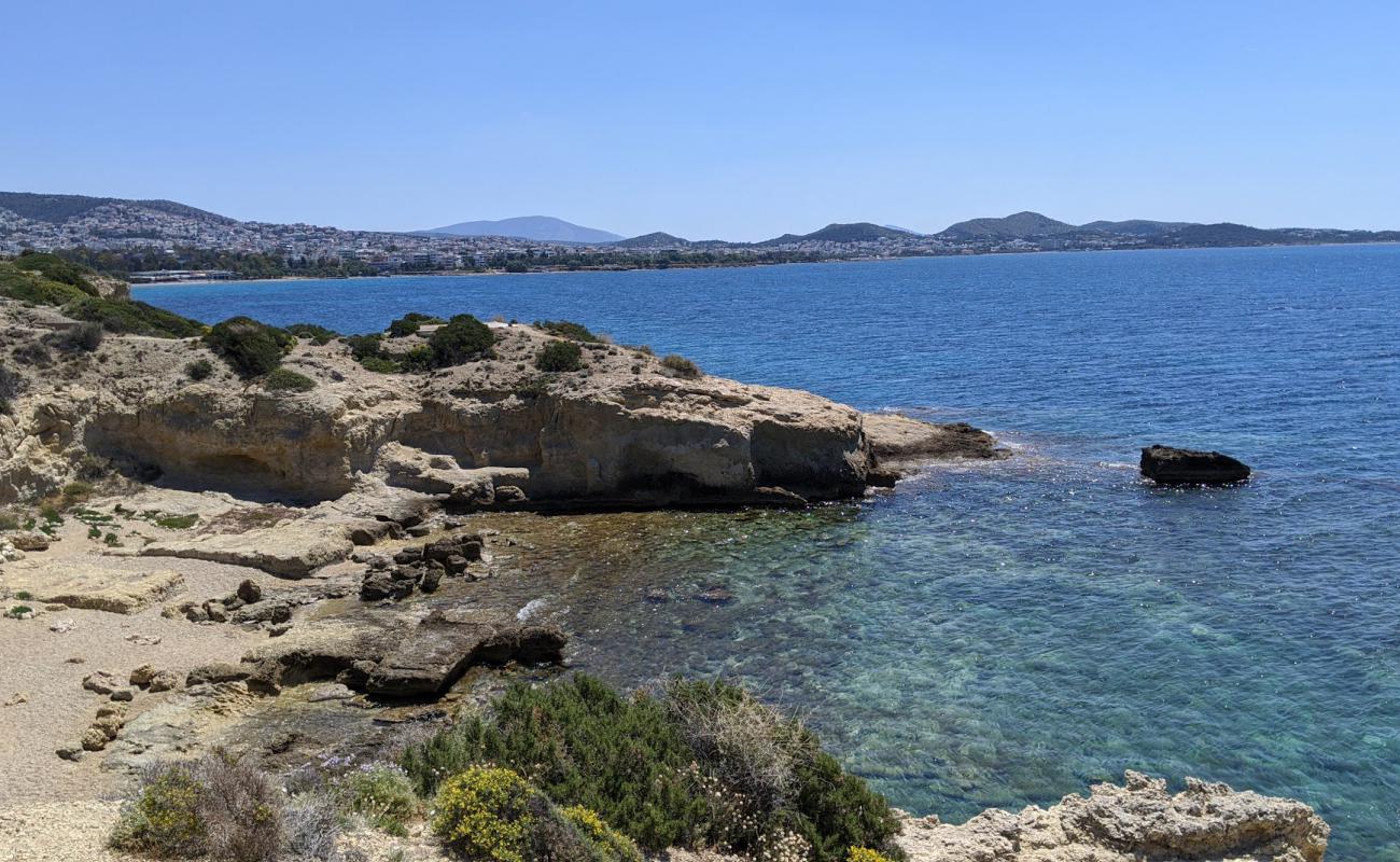 Pikra beach'in fotoğrafı taşlı kum yüzey ile