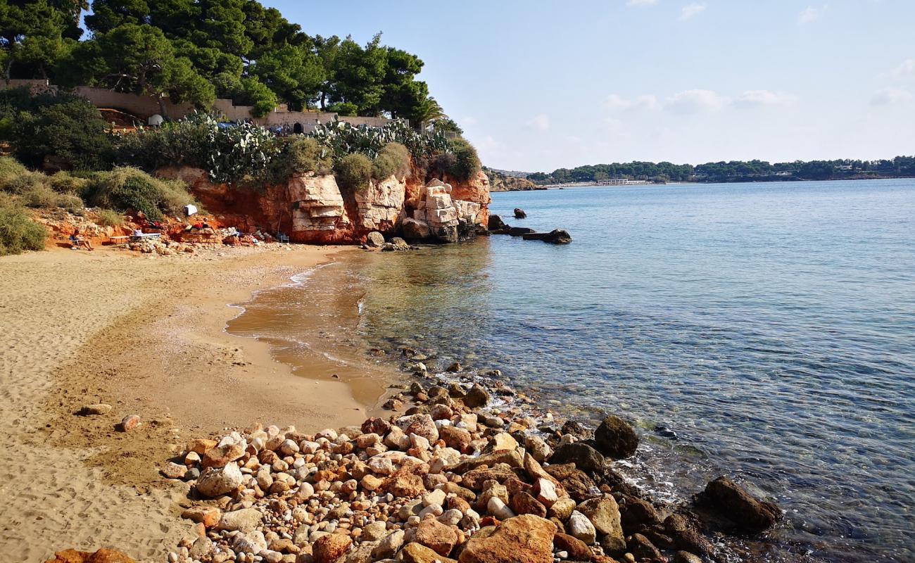 Thespidos beach'in fotoğrafı kahverengi kum yüzey ile