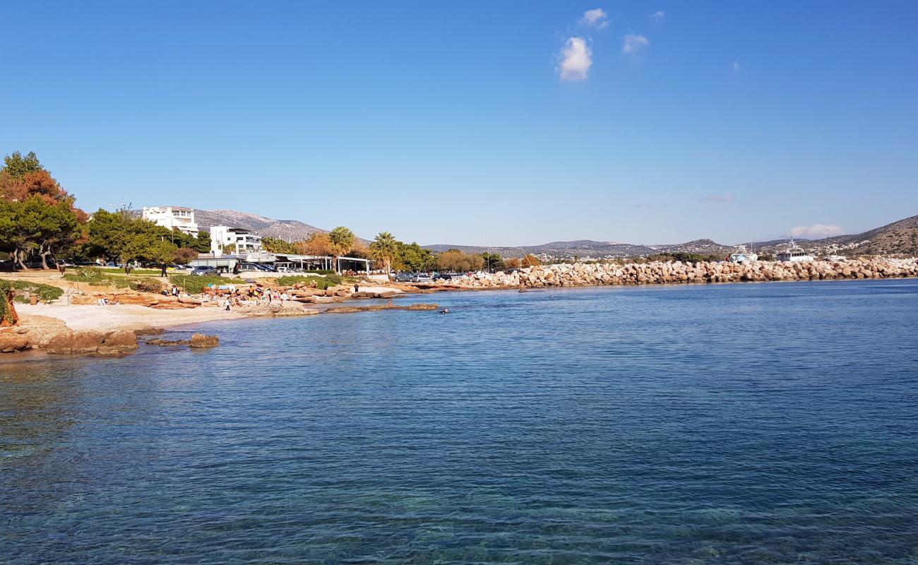 Varkiza harbours'in fotoğrafı kahverengi kum yüzey ile