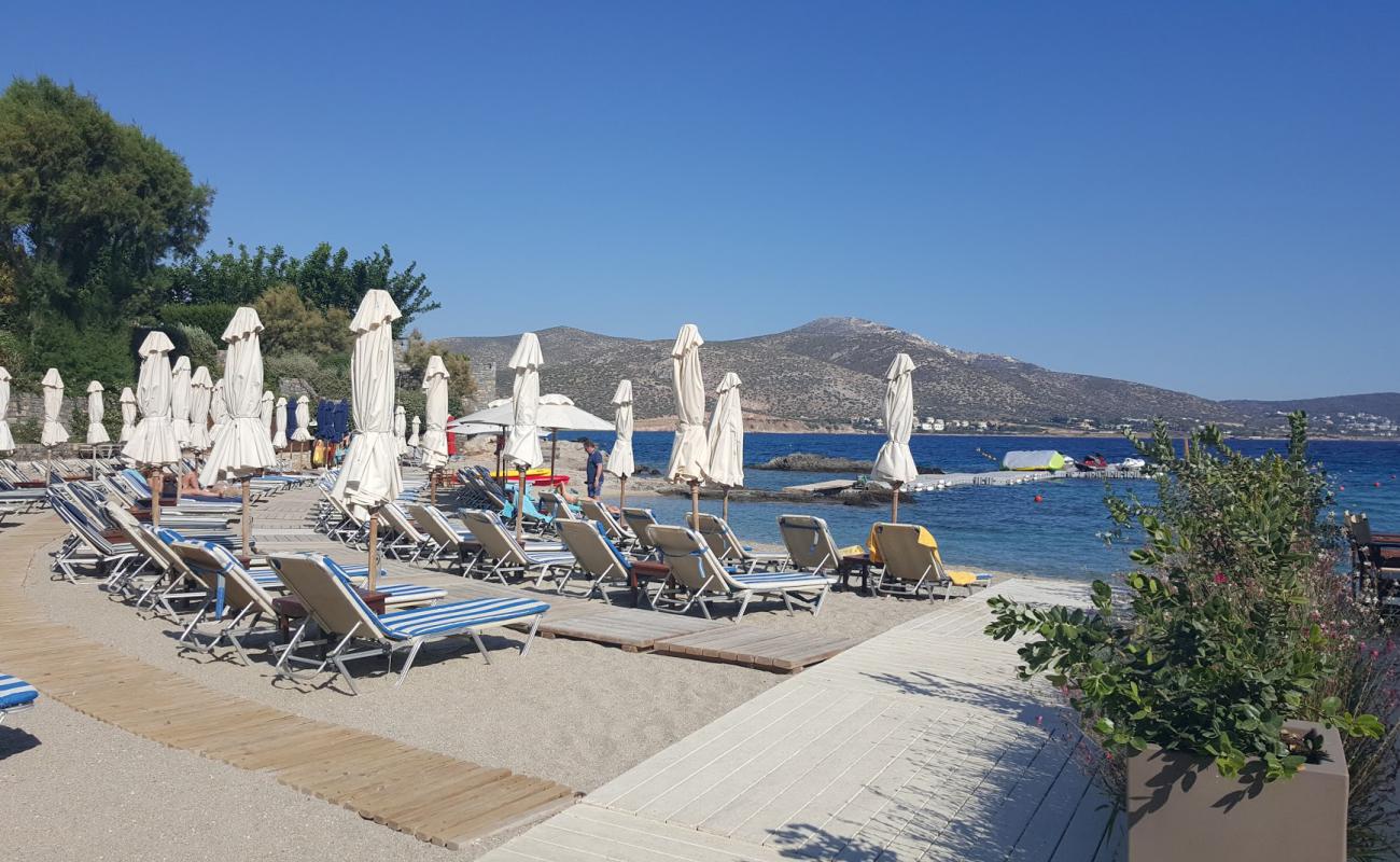 Lagonissi'in fotoğrafı kahverengi kum yüzey ile