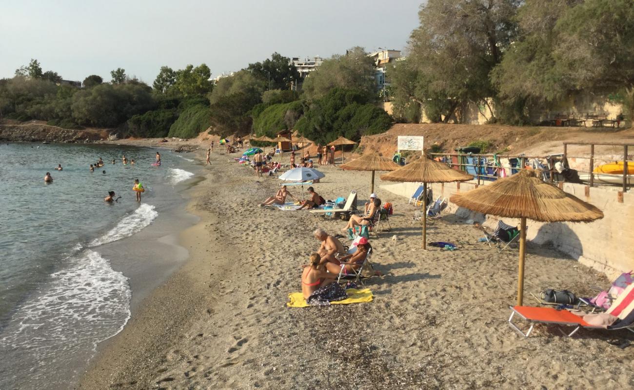 Paralia Saronida II'in fotoğrafı parlak kum yüzey ile