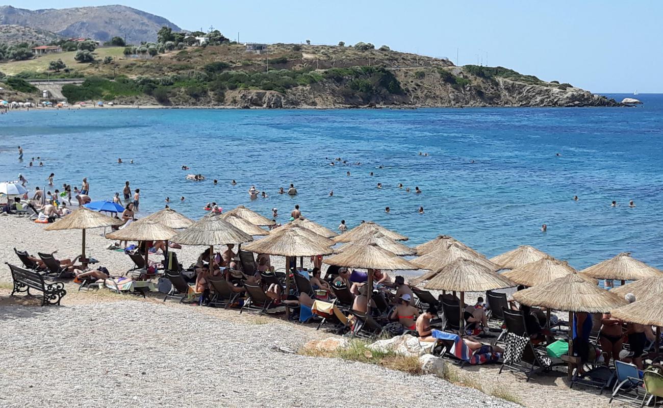 Paralia Thimari'in fotoğrafı küçük bej çakıl yüzey ile