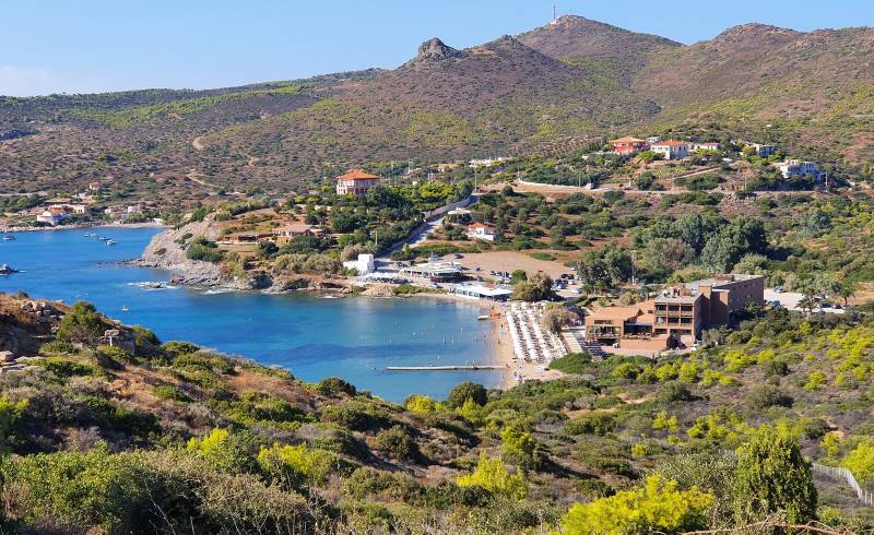 Paralia Souniou'in fotoğrafı kahverengi kum yüzey ile