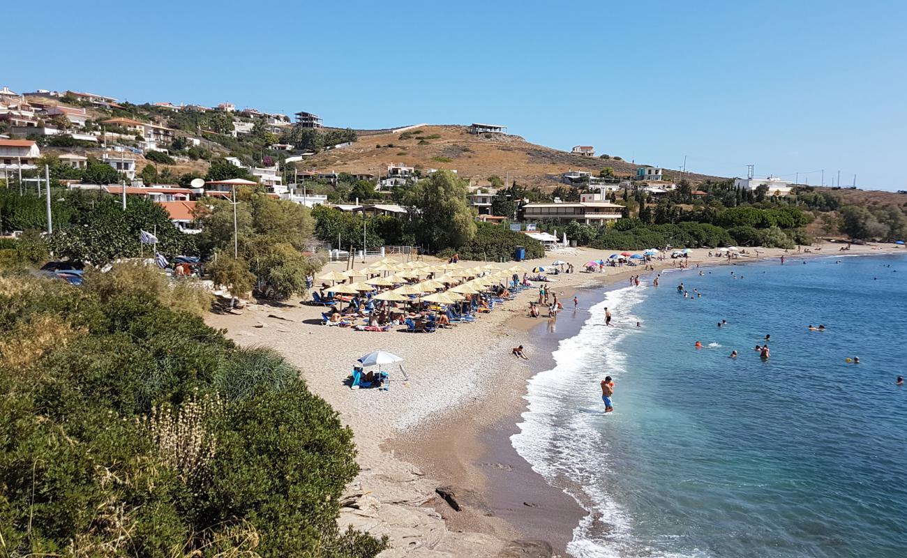 Vromopousi beach'in fotoğrafı parlak kum yüzey ile