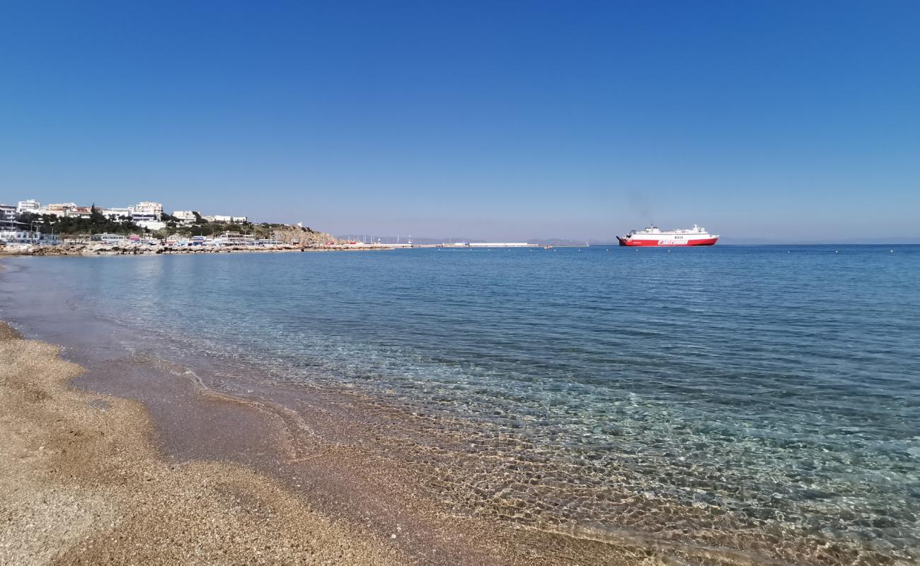 Paralia Rafinas Port'in fotoğrafı parlak kum yüzey ile