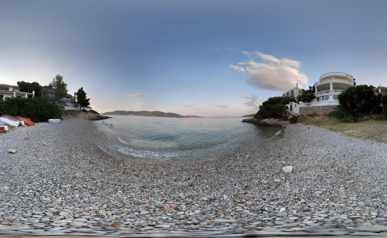 Mikonou beach'in fotoğrafı hafif ince çakıl taş yüzey ile