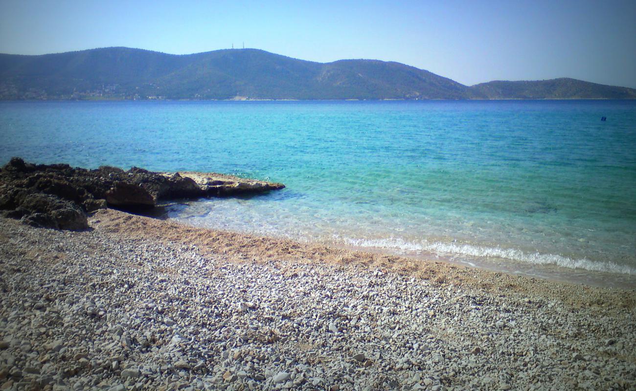 Kithiron beach'in fotoğrafı hafif ince çakıl taş yüzey ile