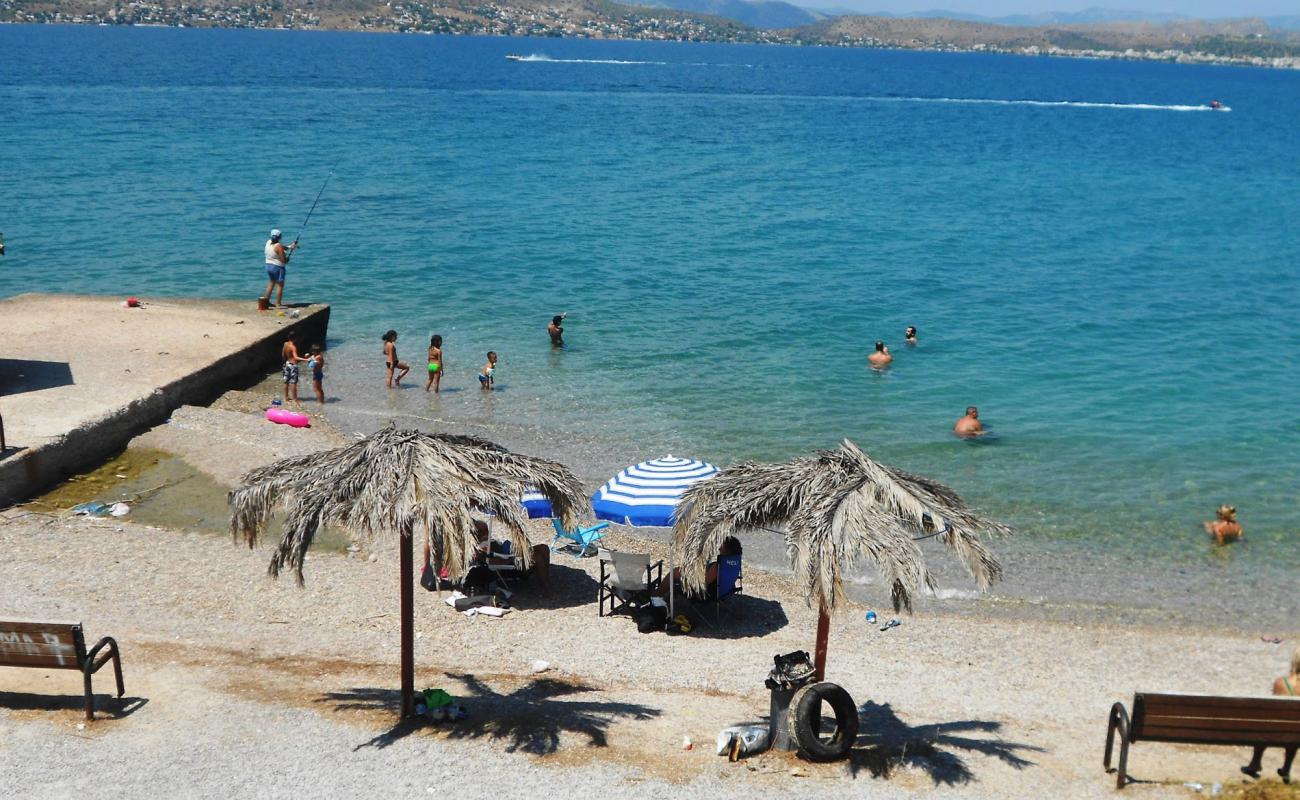 Aeantio beach'in fotoğrafı hafif ince çakıl taş yüzey ile