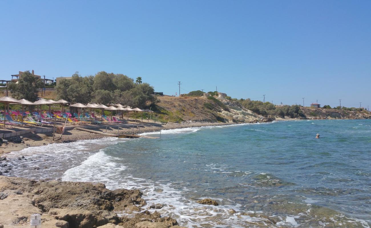 Kamares beach'in fotoğrafı taşlı kum yüzey ile