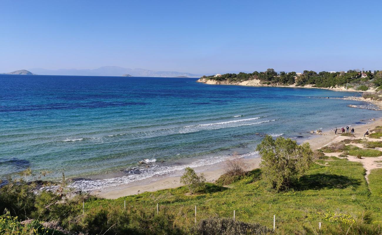 Kolona Beach'in fotoğrafı kahverengi kum yüzey ile