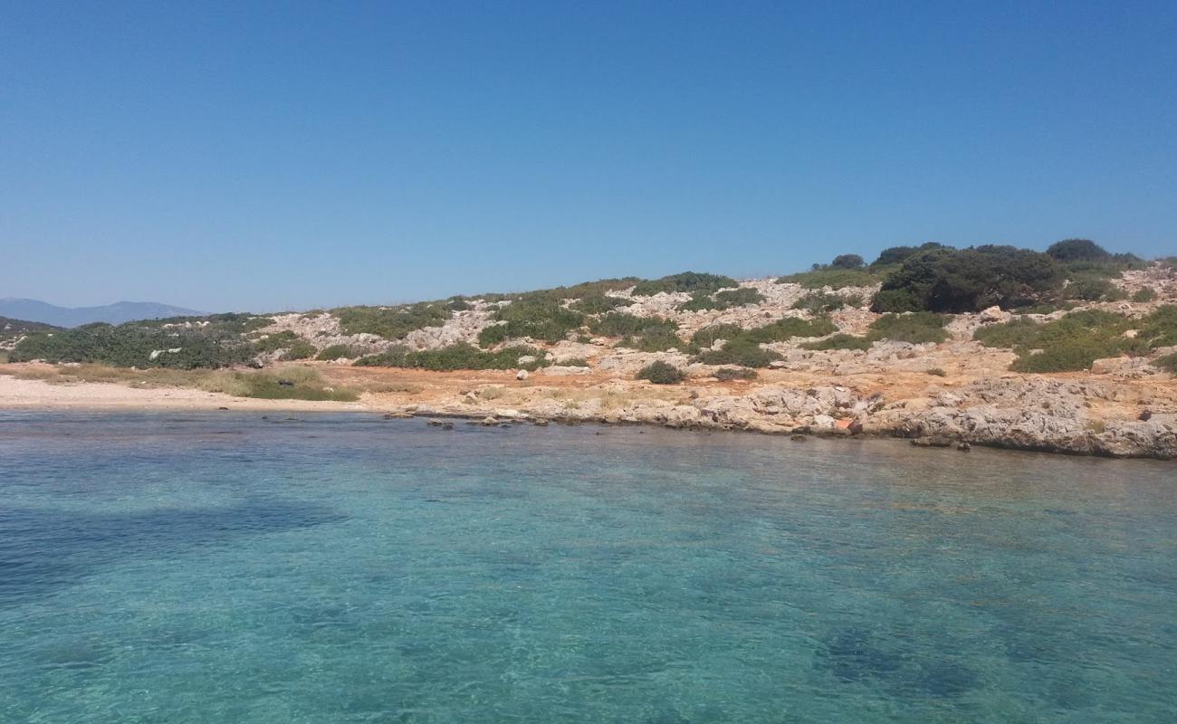 Paralia Ledou'in fotoğrafı taşlı kum yüzey ile