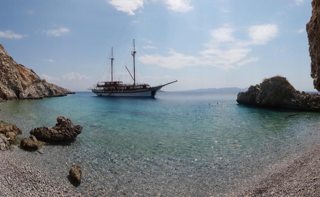 Stachtorroi'in fotoğrafı kahverengi çakıl yüzey ile