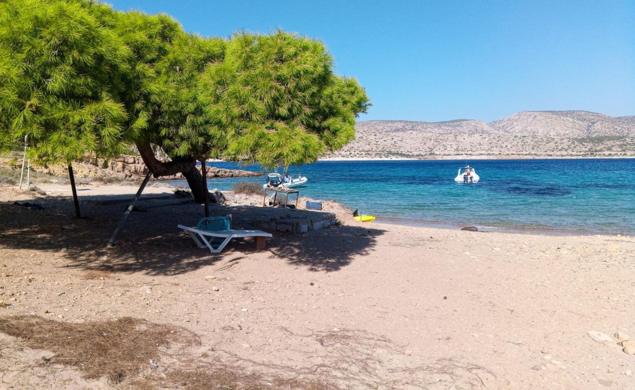 Paralia Patroklou IV'in fotoğrafı taşlı kum yüzey ile