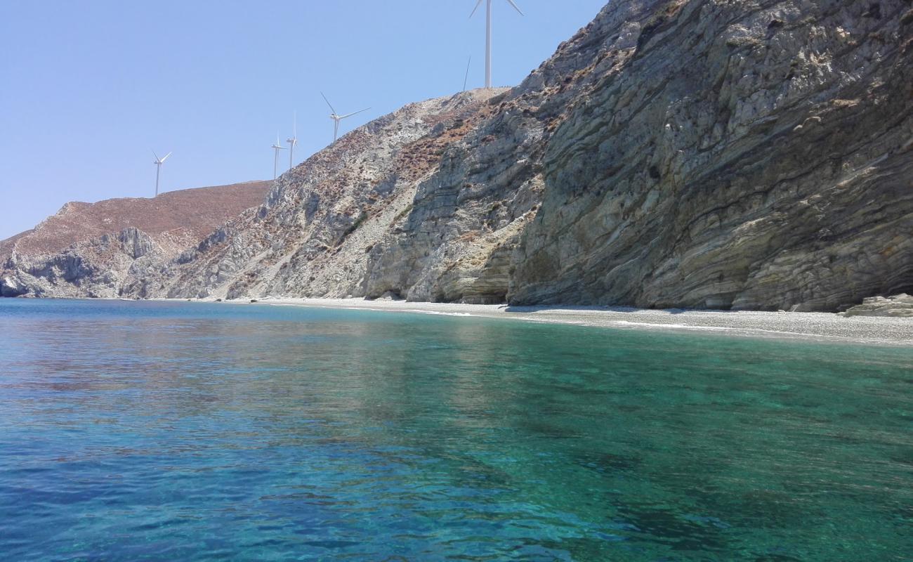 Paralia Ag. Georgios'in fotoğrafı küçük kahverengi çakıllar yüzey ile