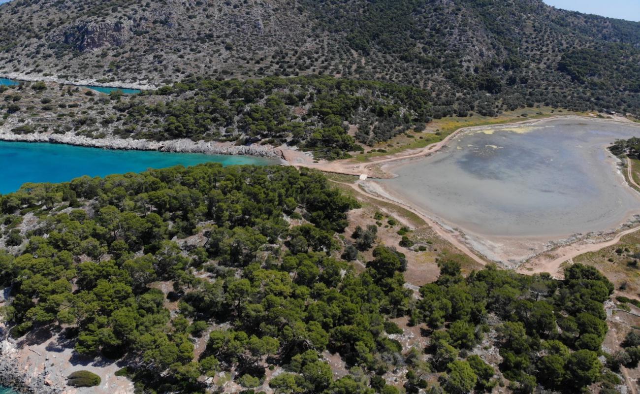 Agkistri V'in fotoğrafı hafif çakıl yüzey ile