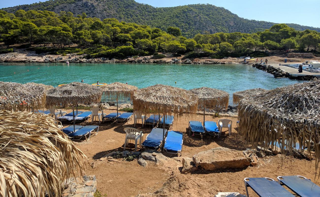 Paralia Aponisos'in fotoğrafı parlak kum ve kayalar yüzey ile