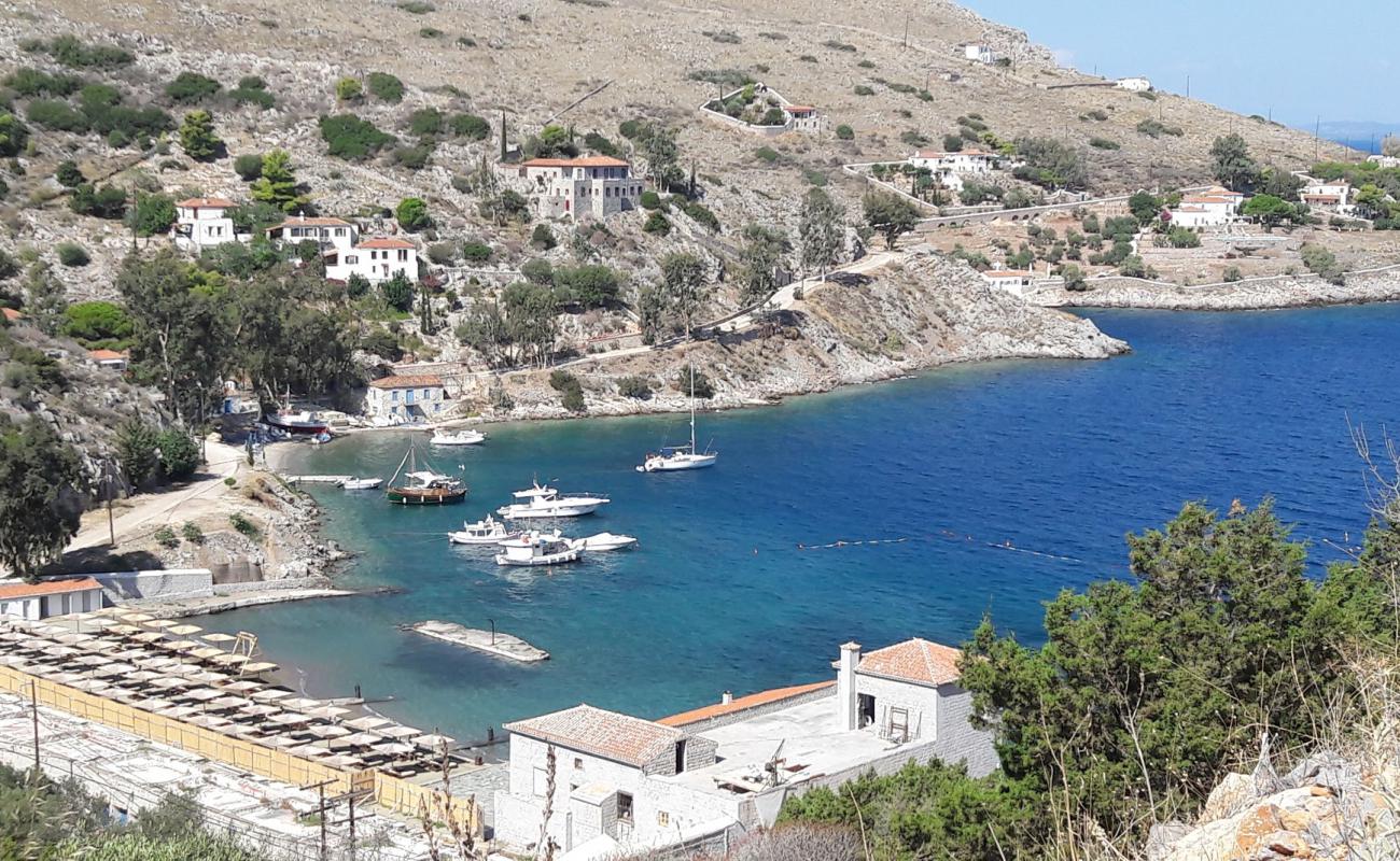 Paralia Mandraki'in fotoğrafı kahverengi kum yüzey ile