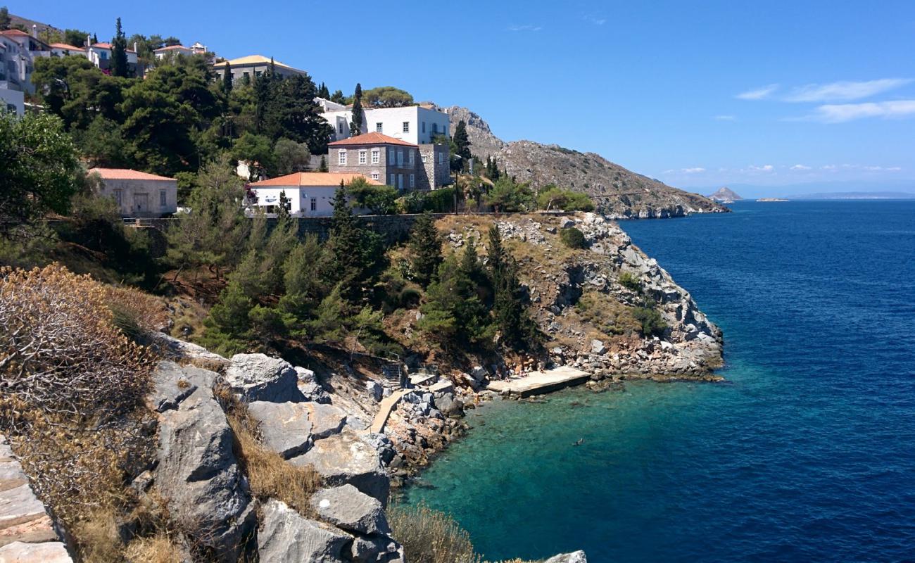 Avlaki Beach'in fotoğrafı beton kaplı yüzey yüzey ile