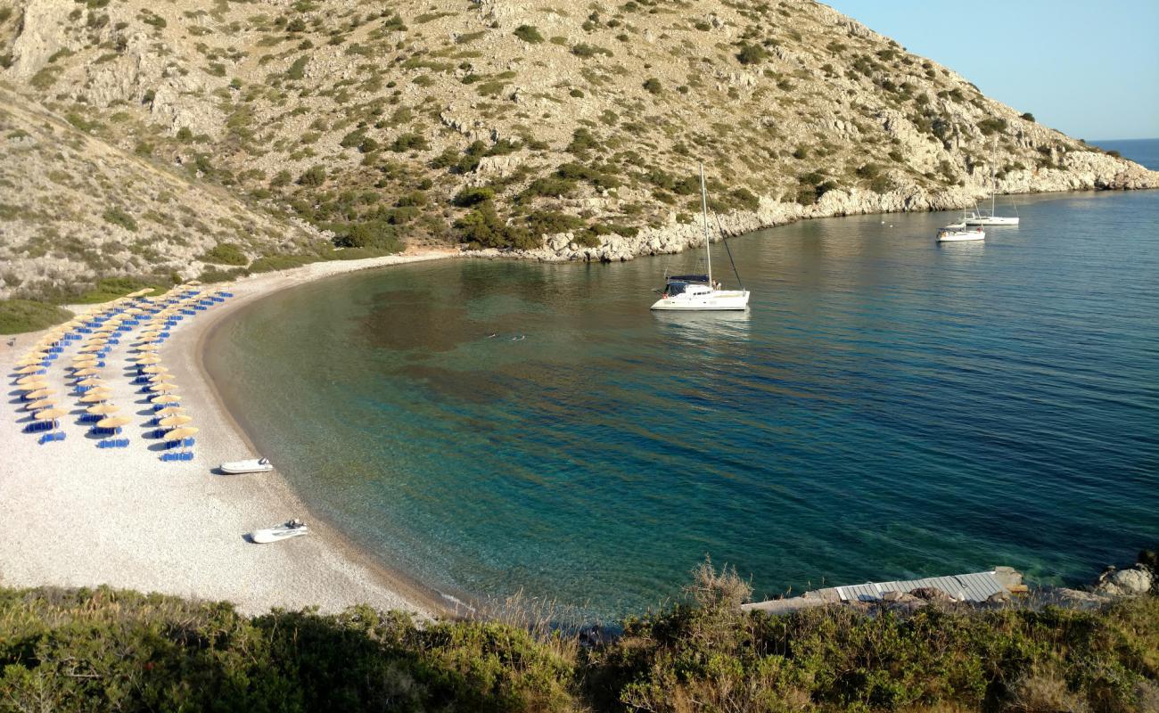 St Nikolaos Beach'in fotoğrafı bej çakıl yüzey ile