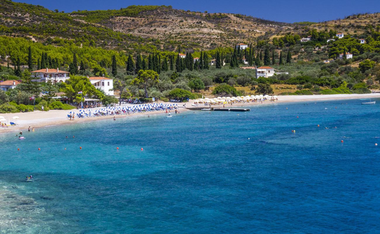 Agioi Anargyroi Beach'in fotoğrafı bej çakıl yüzey ile