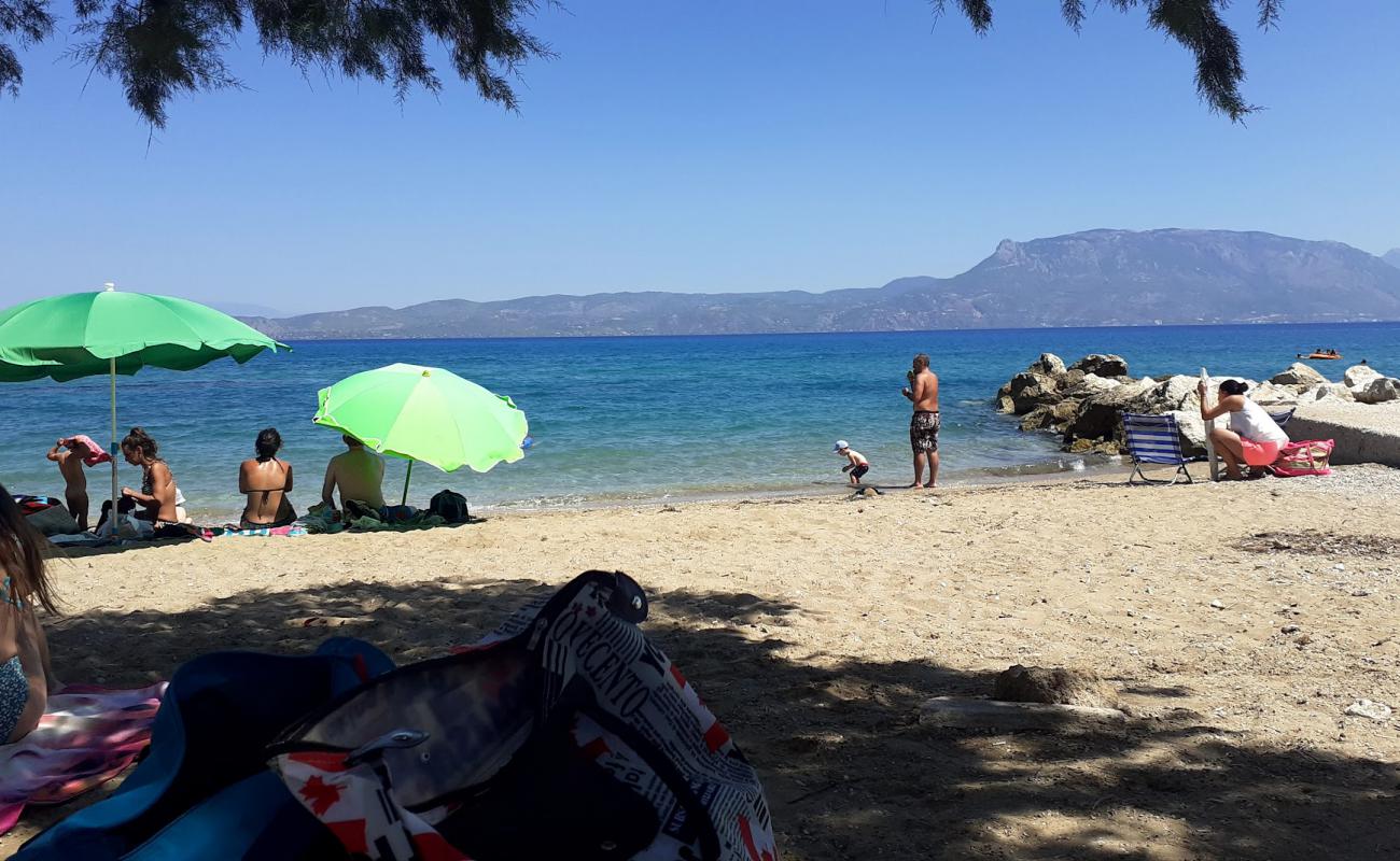 Iraion beach'in fotoğrafı orta koylar ile birlikte