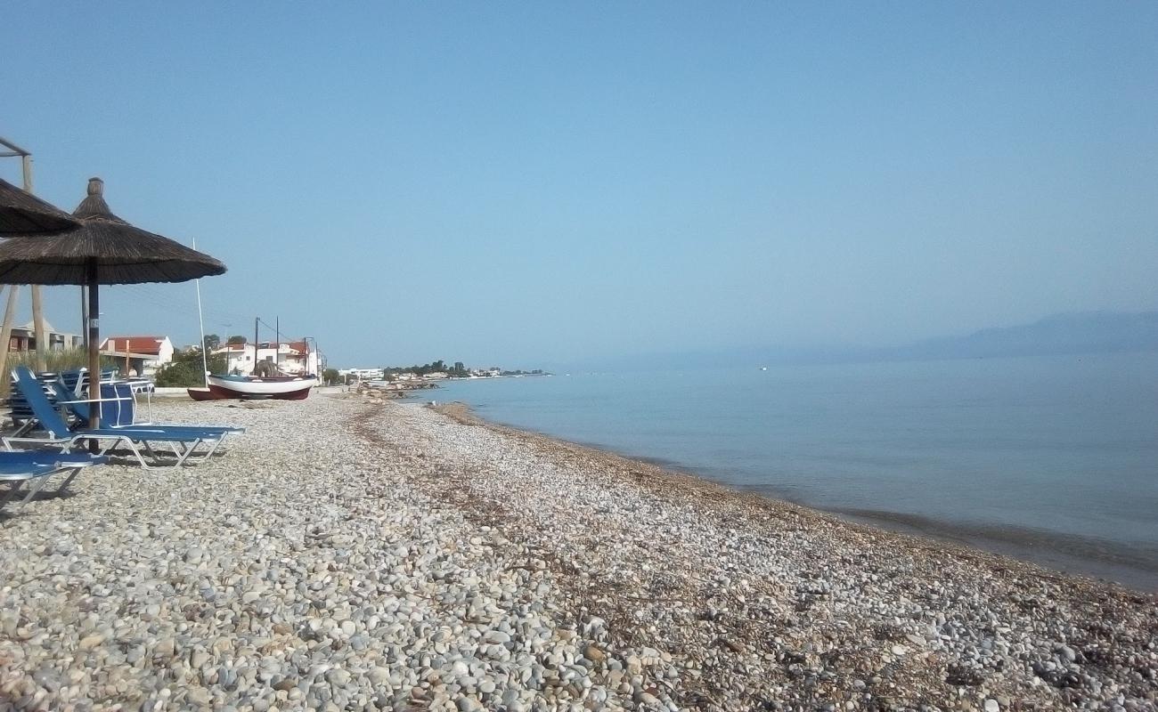 Kokkoni beach'in fotoğrafı gri kum ve çakıl yüzey ile