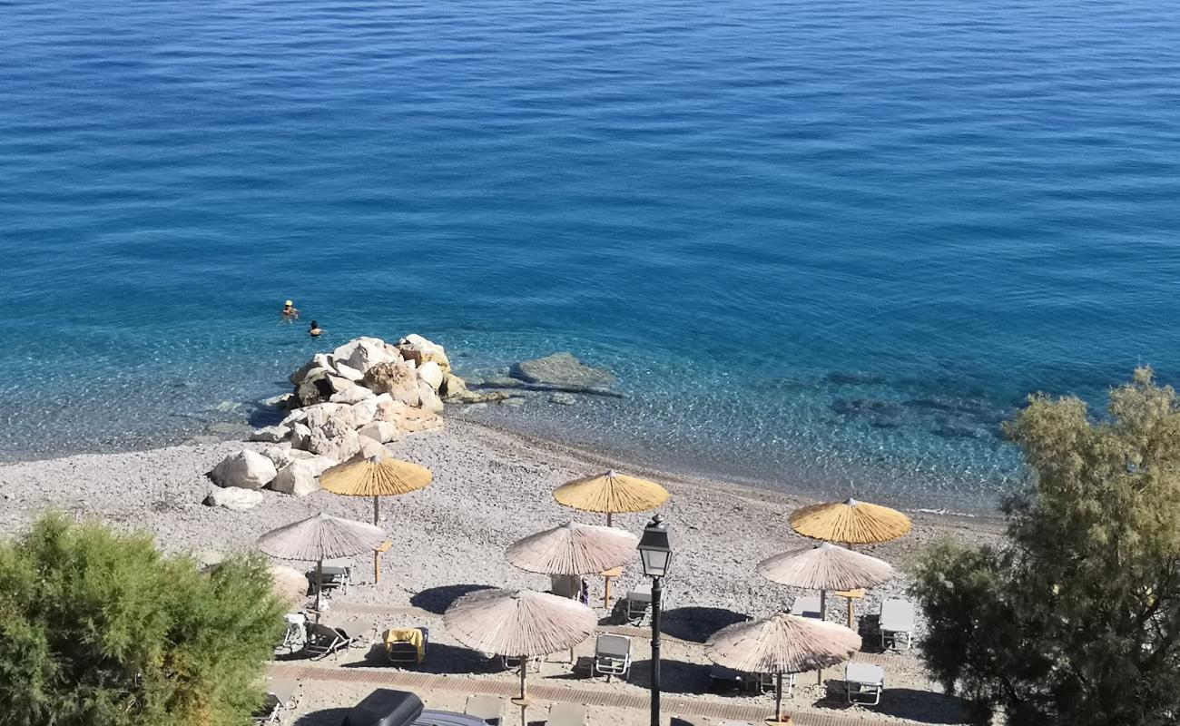 Pefkias beach II'in fotoğrafı gri çakıl taşı yüzey ile