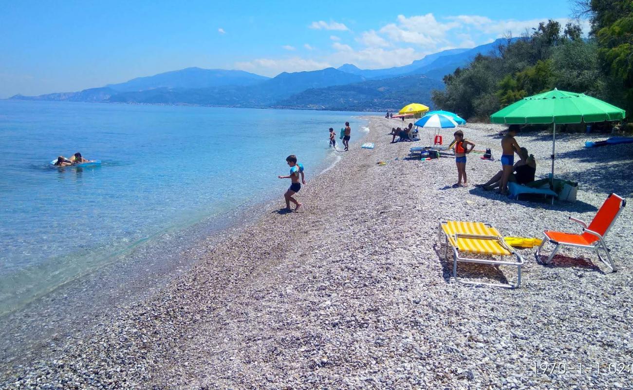 Paralia Akratas II'in fotoğrafı küçük gri çakıllar yüzey ile