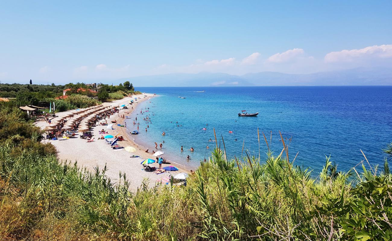 Paralia Trapezis II'in fotoğrafı gri çakıl taşı yüzey ile