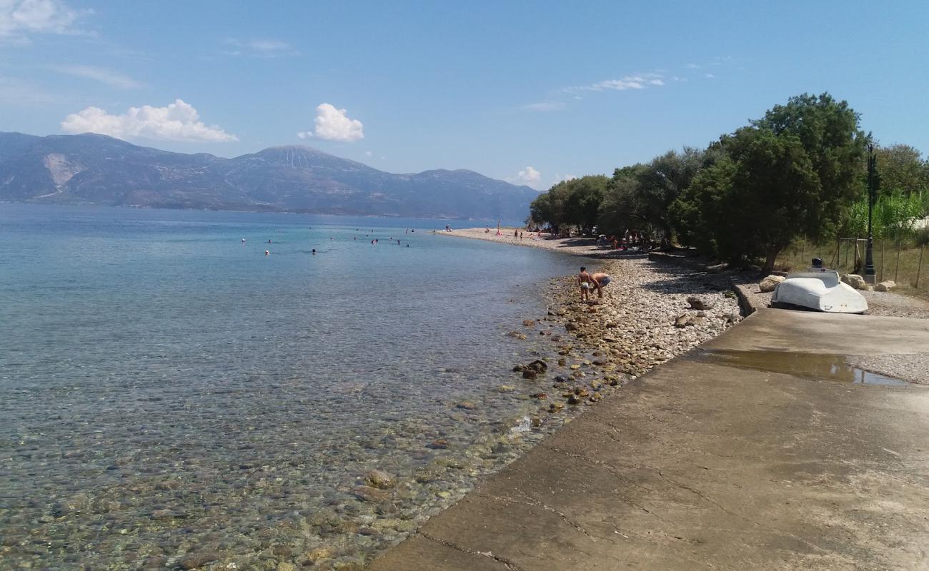 Foinikas beach II'in fotoğrafı gri çakıl taşı yüzey ile