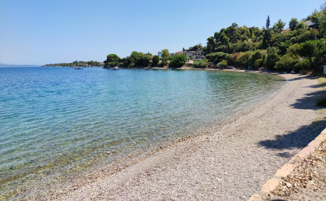 Lampiri beach'in fotoğrafı gri çakıl taşı yüzey ile