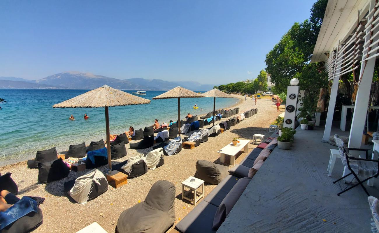 Agios-Vasilios II'in fotoğrafı kahverengi çakıl yüzey ile