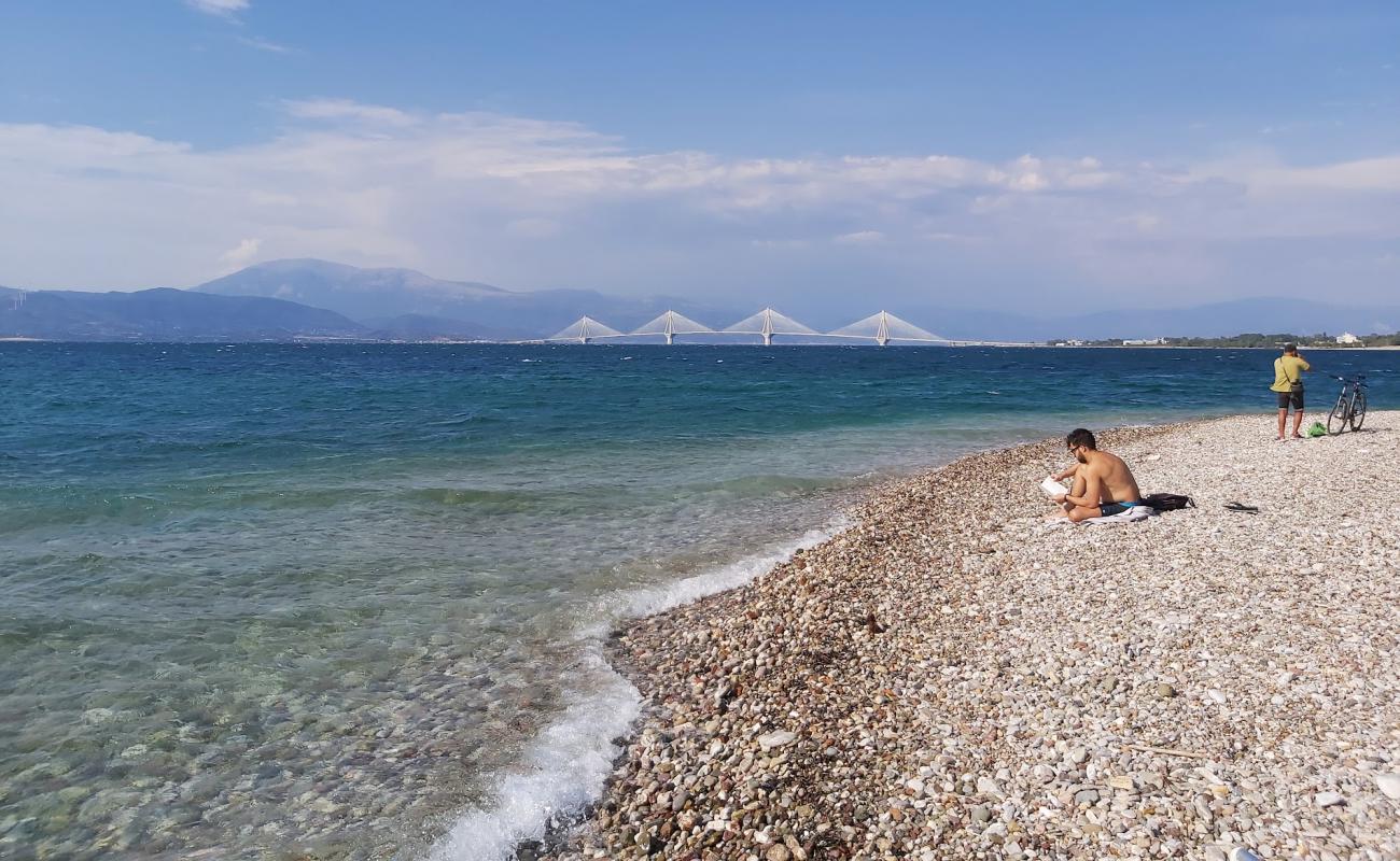 Plaz Patras'in fotoğrafı kahverengi çakıl yüzey ile