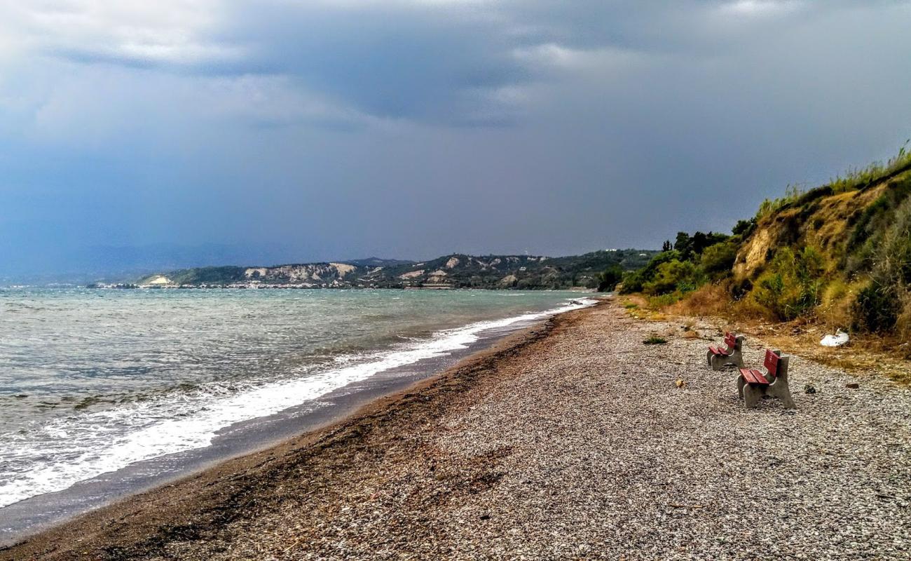 Paralia Alissou II'in fotoğrafı gri çakıl taşı yüzey ile