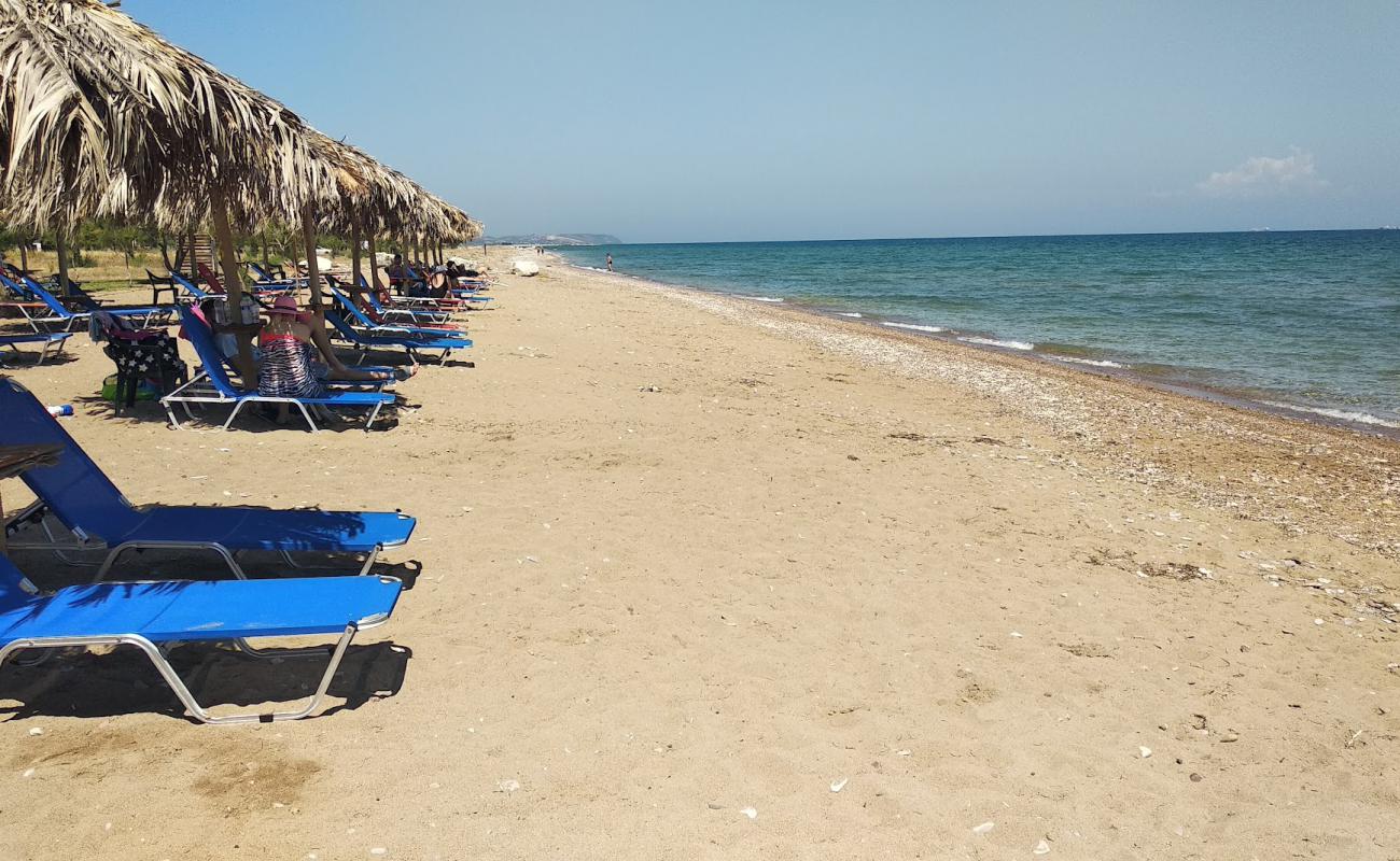 Paralia Kato Acheas'in fotoğrafı siyah kum ve çakıllar yüzey ile