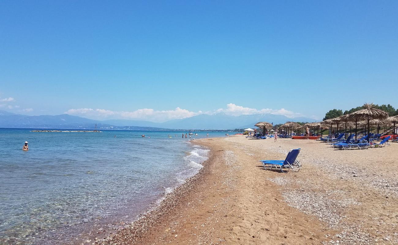 Paralia Kalamakiou'in fotoğrafı kahverengi kum yüzey ile