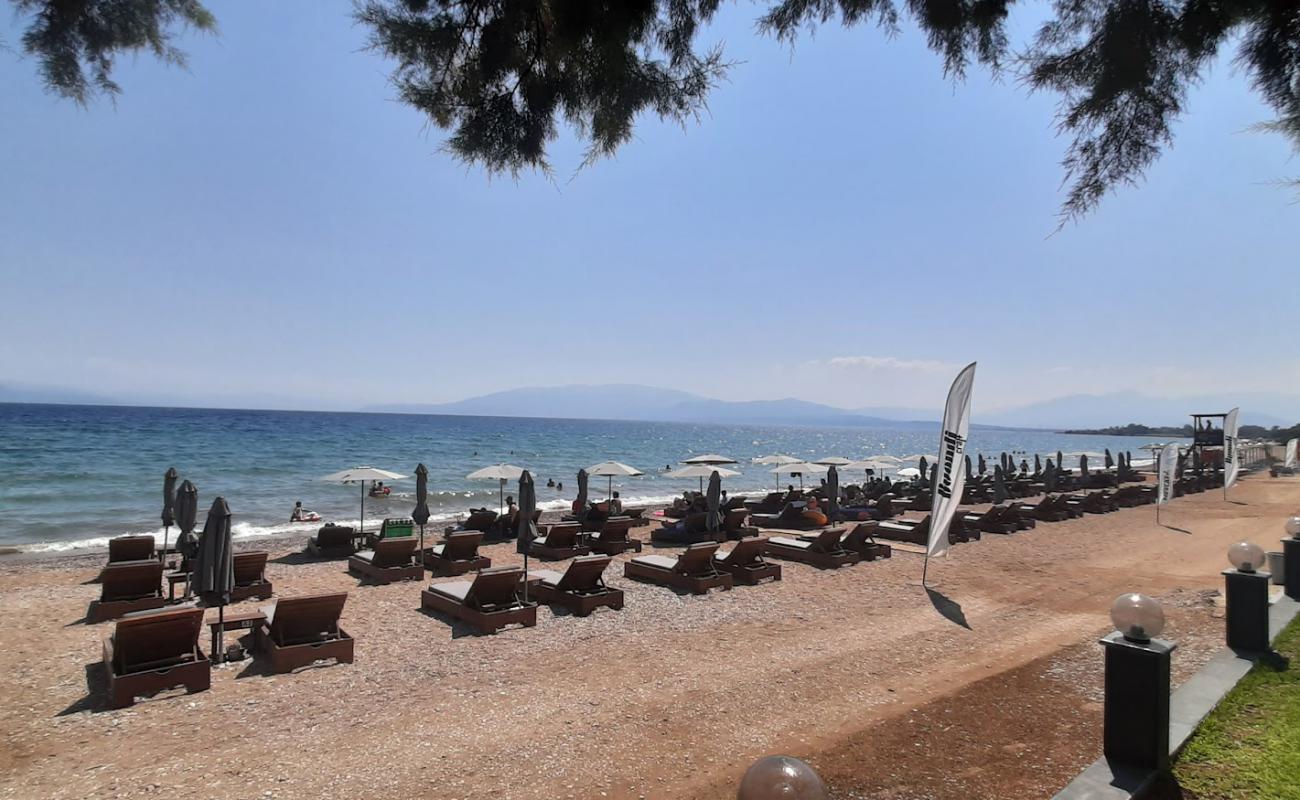 Larisos'in fotoğrafı siyah kum ve çakıllar yüzey ile