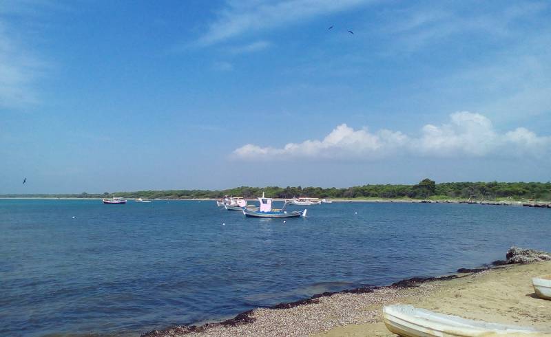 Paralia Kounoupeli'in fotoğrafı bej kum ve çakıl yüzey ile