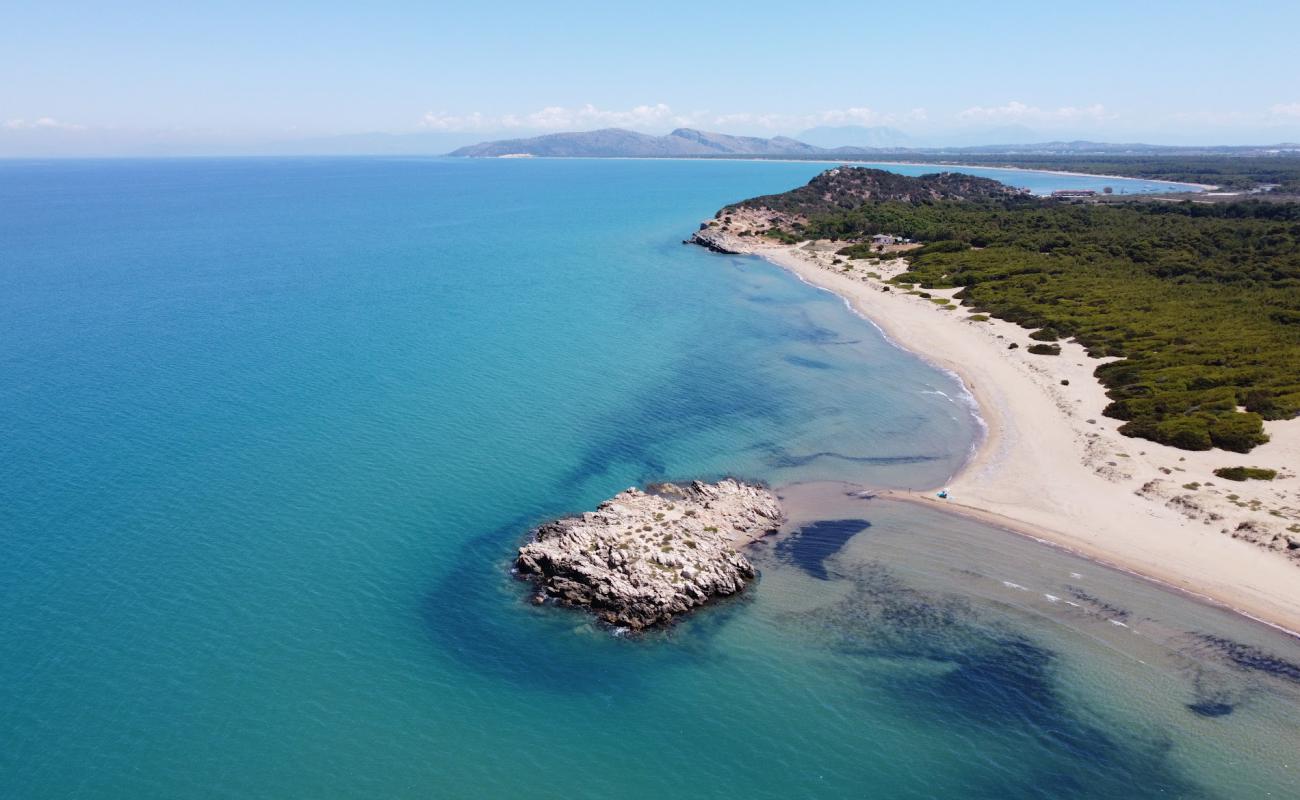 Paralia Kounoupelaki'in fotoğrafı açık bej kum yüzey ile