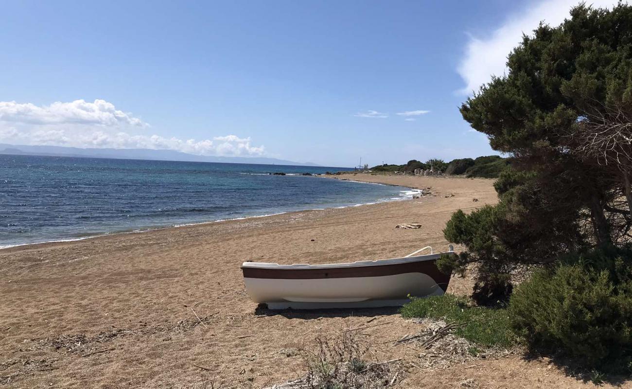 Akrotiri beach'in fotoğrafı bej kum ve çakıl yüzey ile